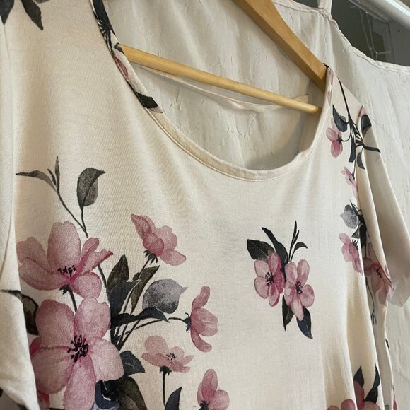 White Floral Short Sleeve Tee - Picture 2 of 5